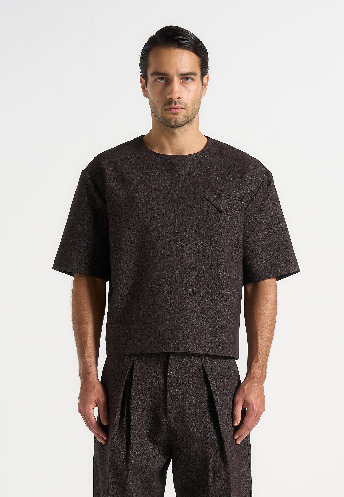 Léon - Boxy Cropped Hatched T-Shirt - Dark Brown
