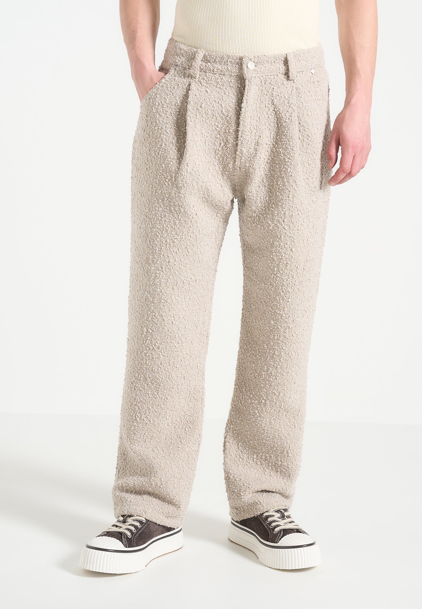 boucle-pleated-jeans-beige