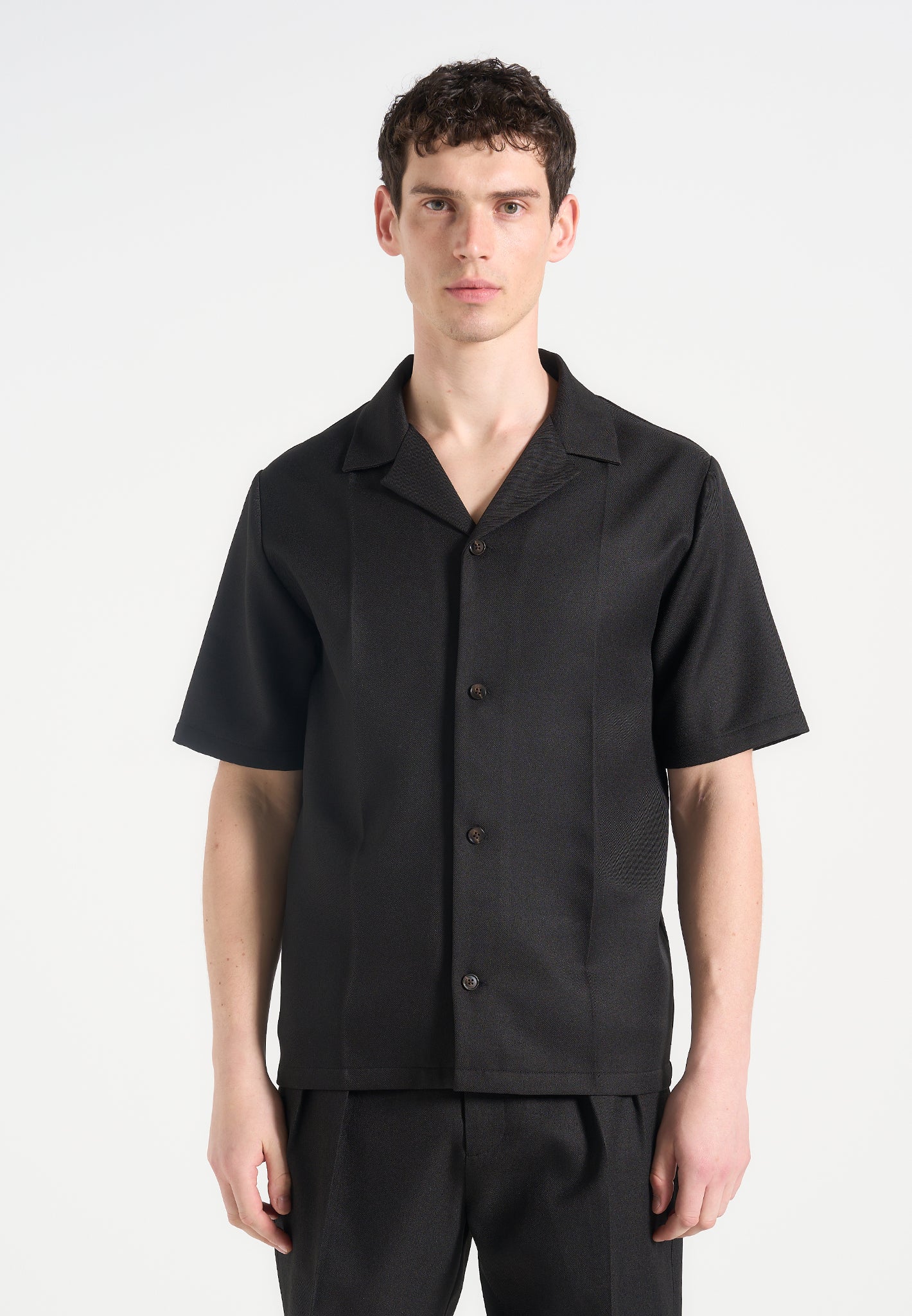 tailored-shirt-with-crease-black