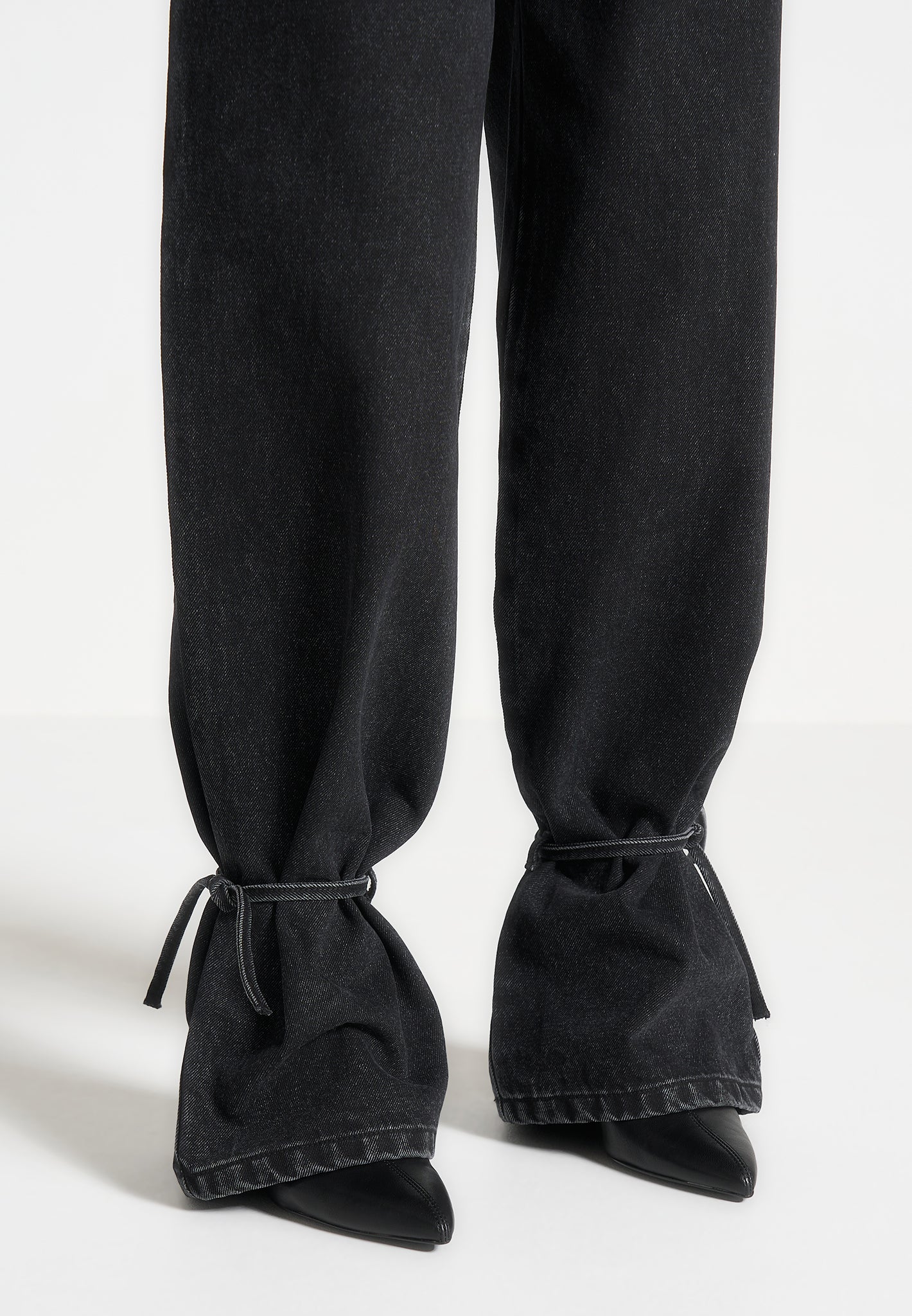 baggy-mid-rise-jeans-with-tie-waist-washed-black