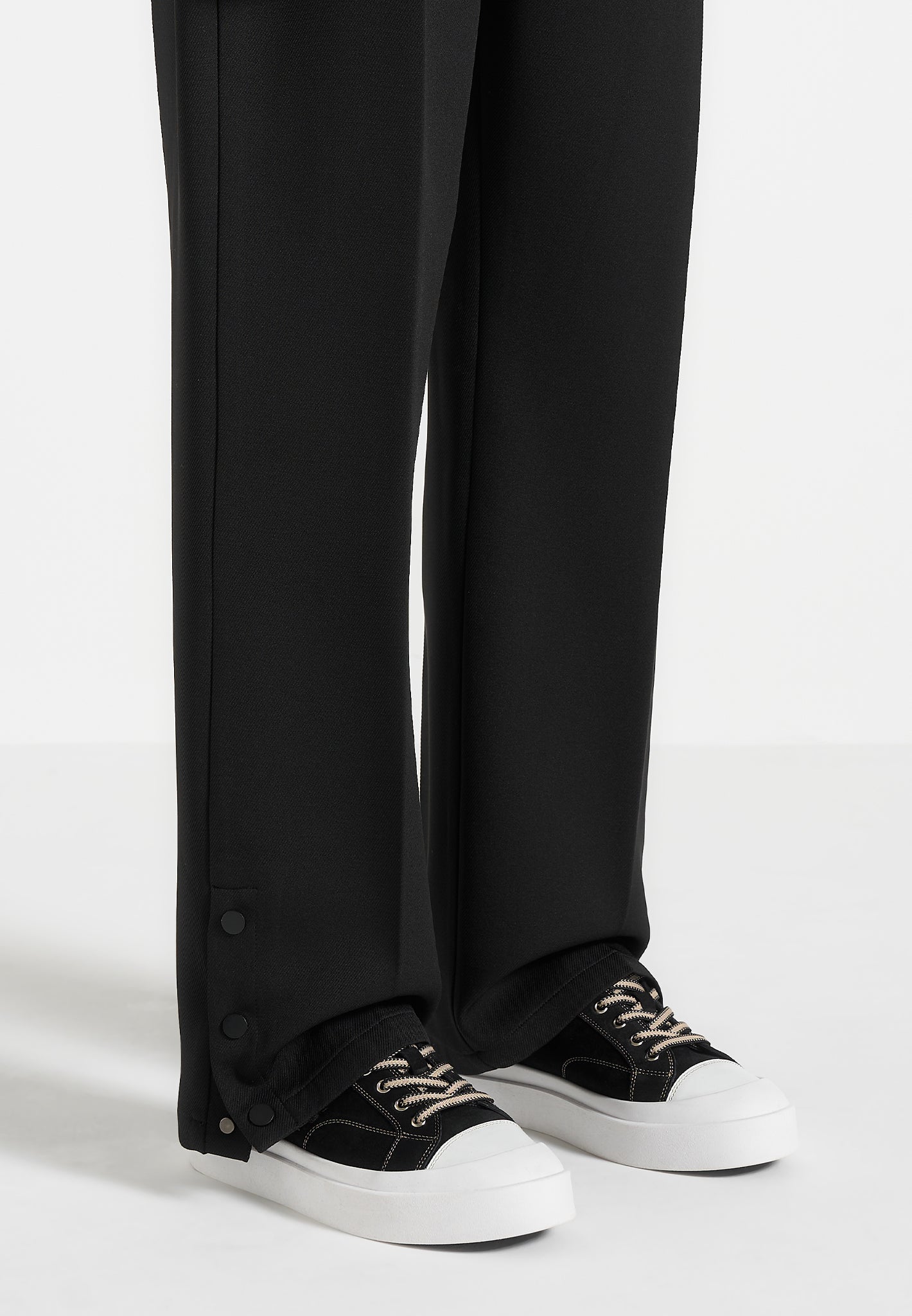 vienna-suede-contrast-stitch-sneaker-black 