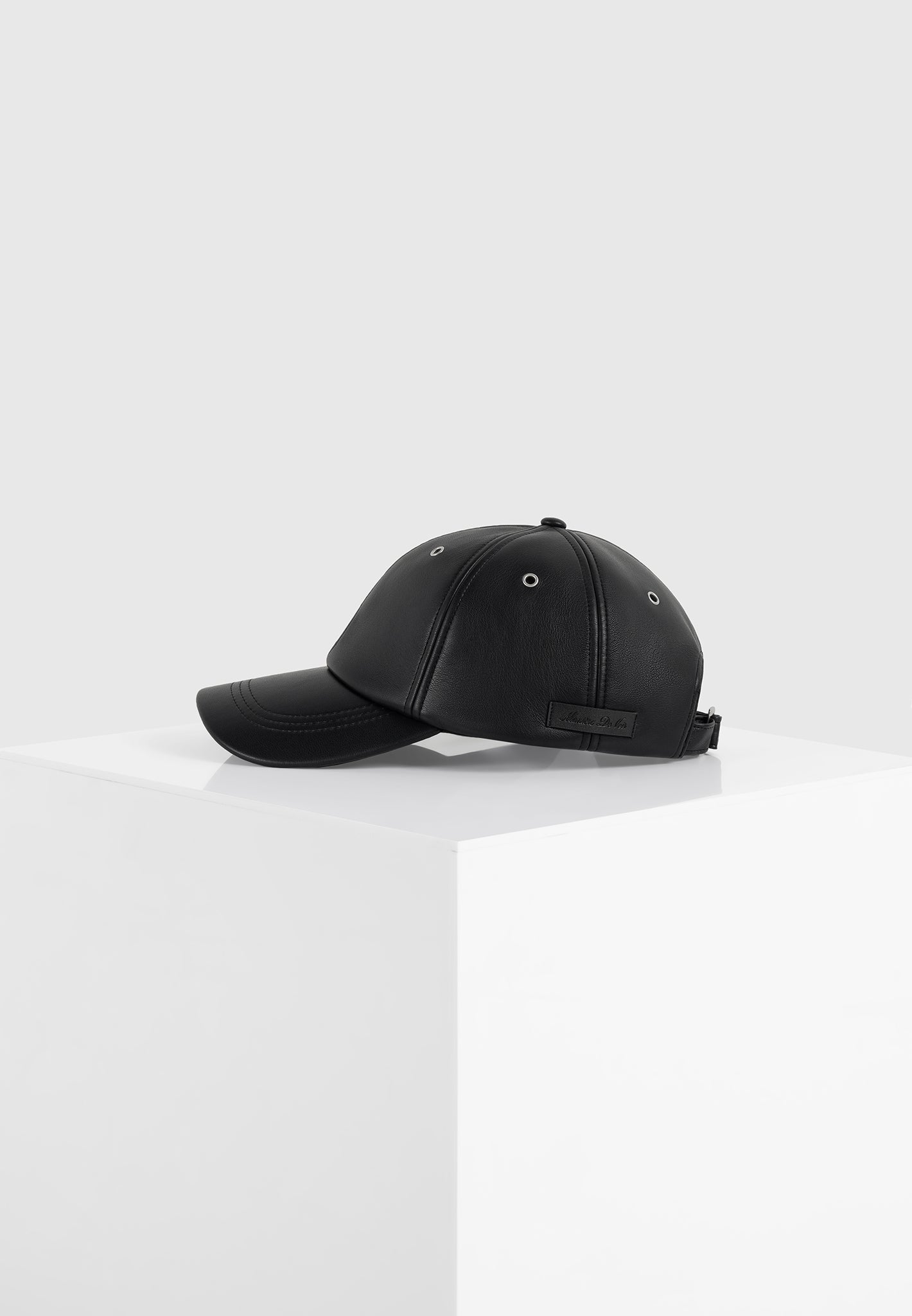 Lou - Leather Cap - Black