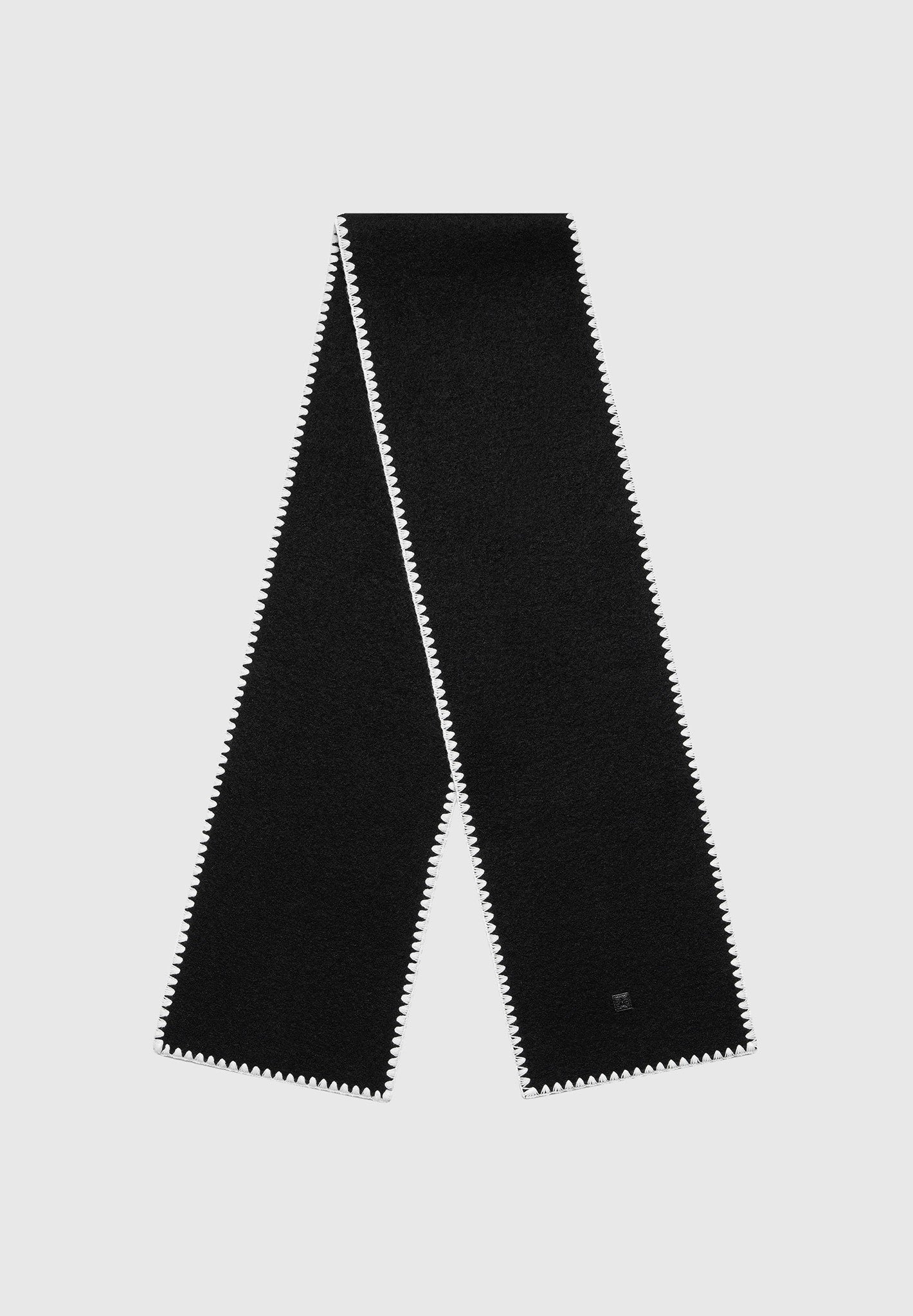 aube-blanket-stitch-wool-scarf-black