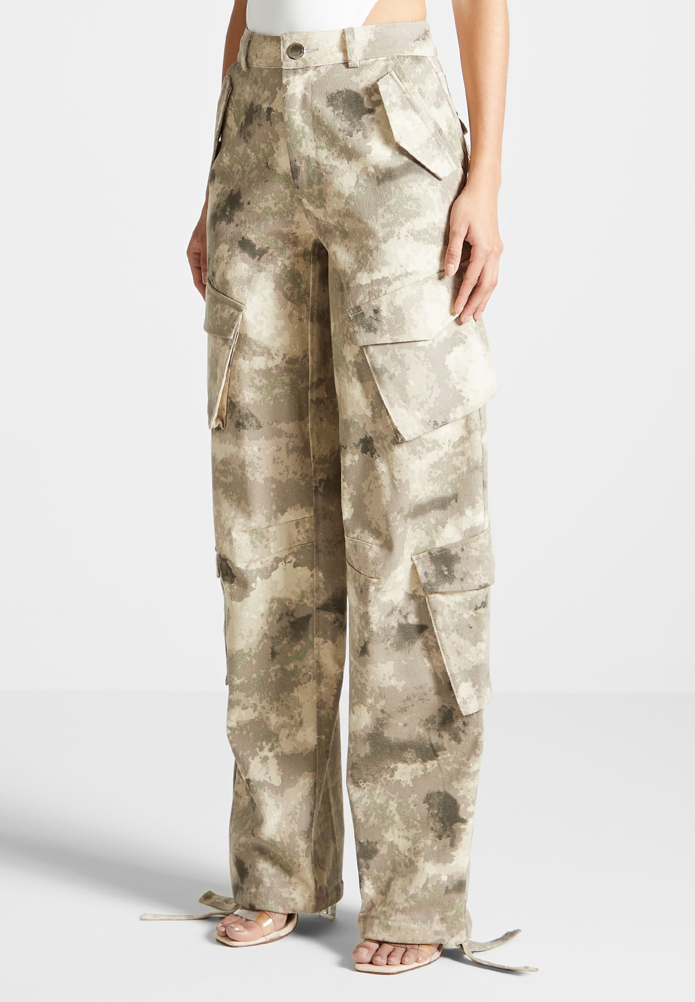 high-waisted-camo-cargo-pants-beige