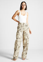 high-waisted-camo-cargo-pants-beige