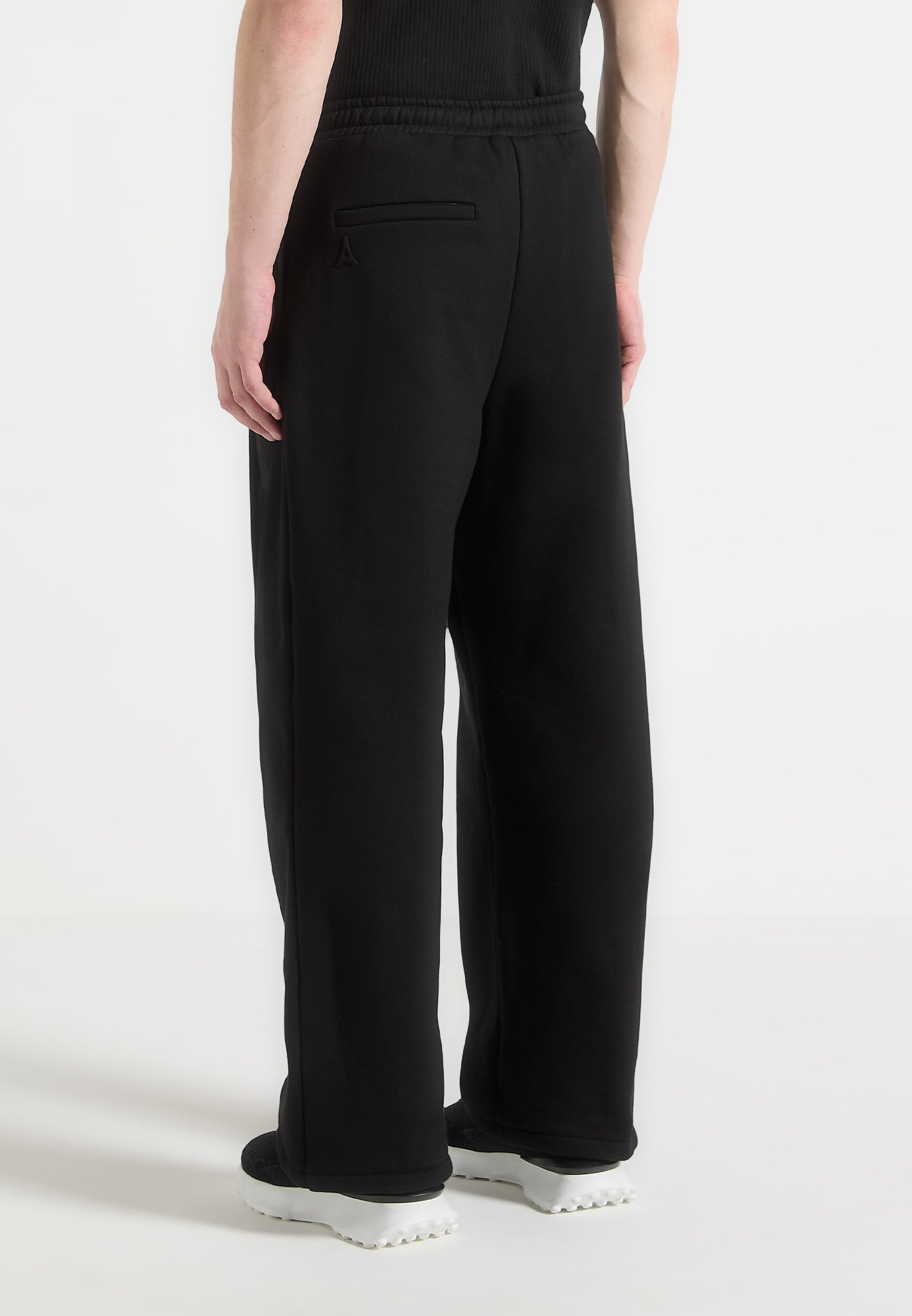 eternel-twin-pleated-relaxed-jogger-black