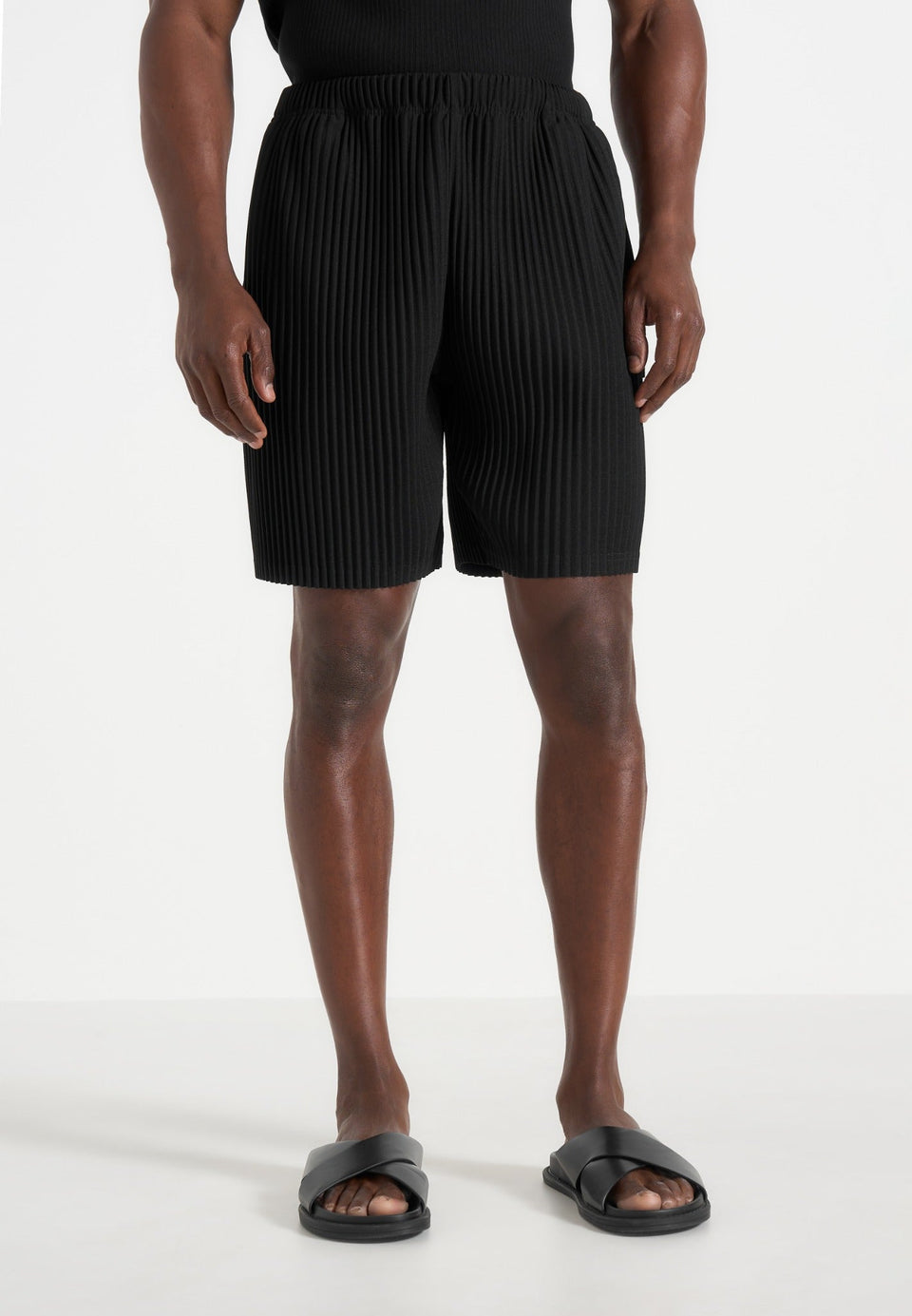 drew-pleated-shorts-black