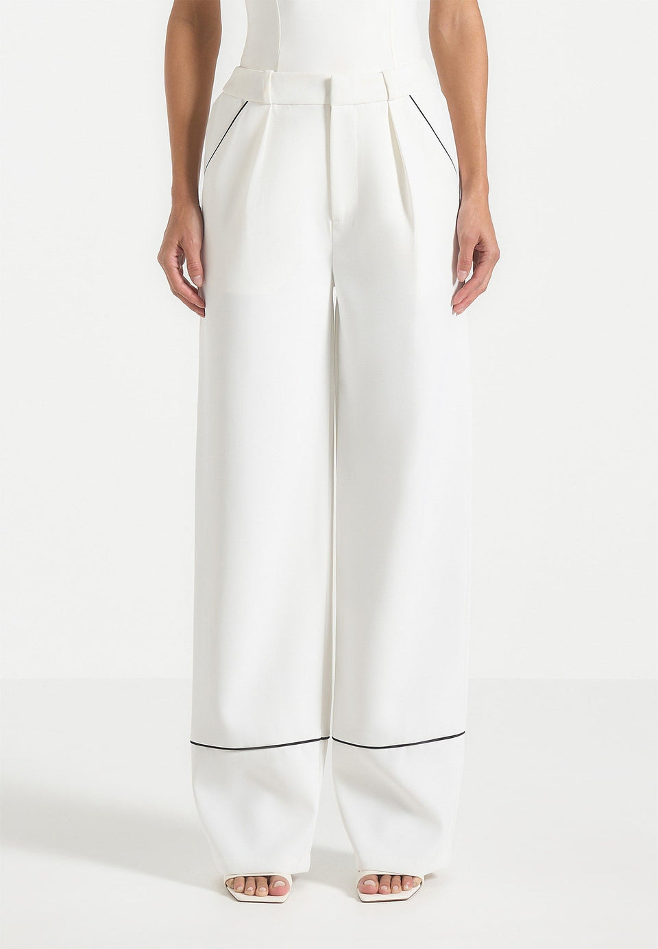 mina-contrast-piped-pleated-trousers-white-black