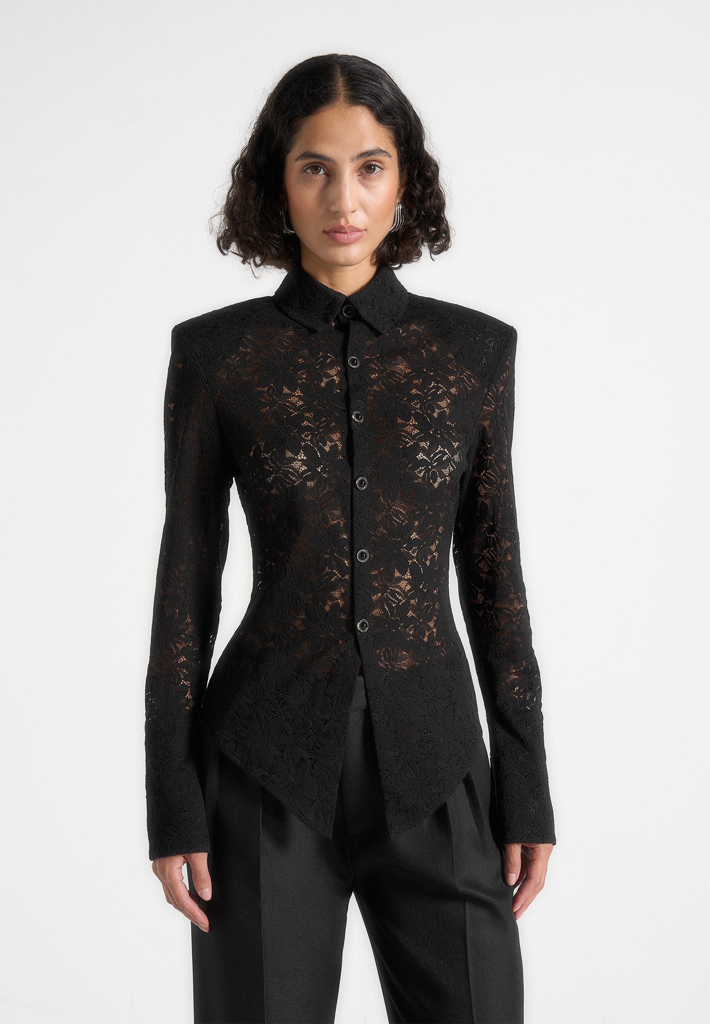sila-wide-shoulder-lace-angled-shirt-black