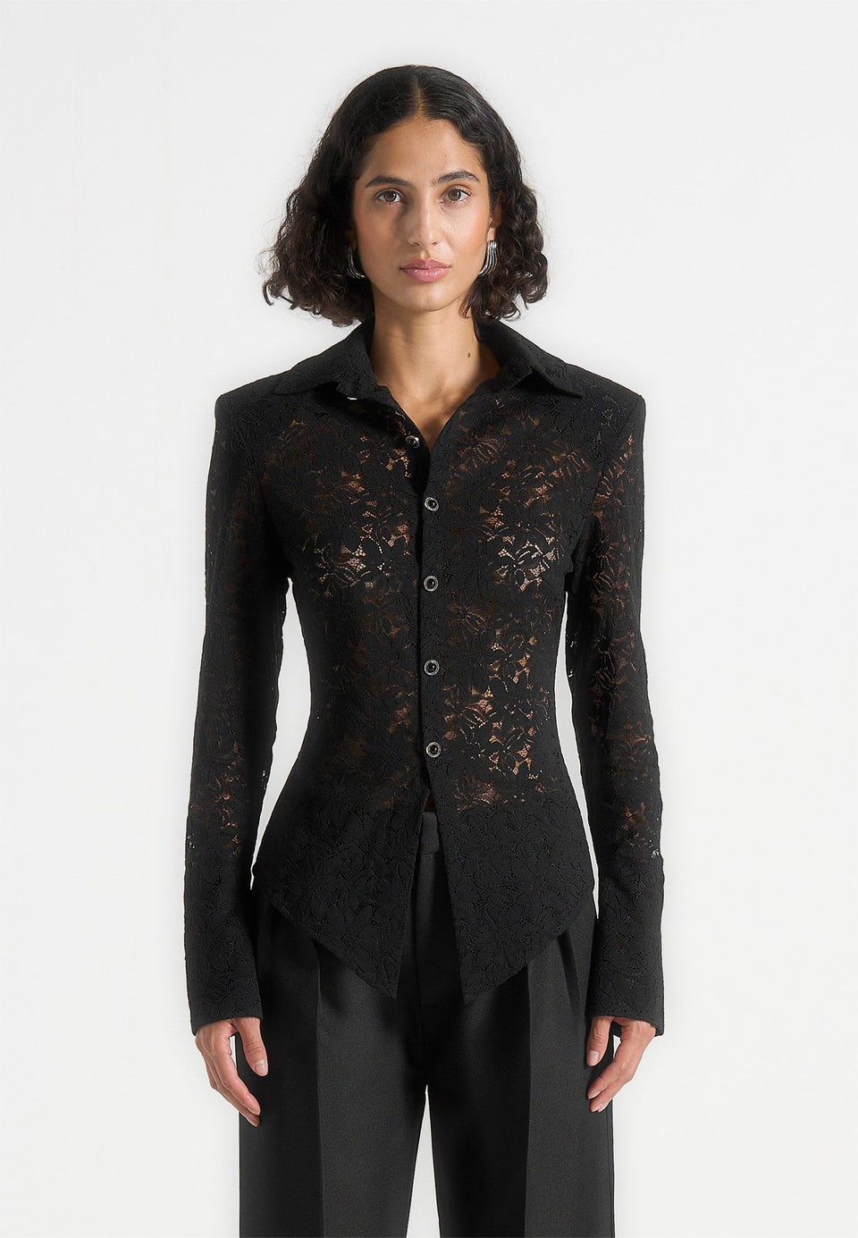 sila-wide-shoulder-lace-angled-shirt-black