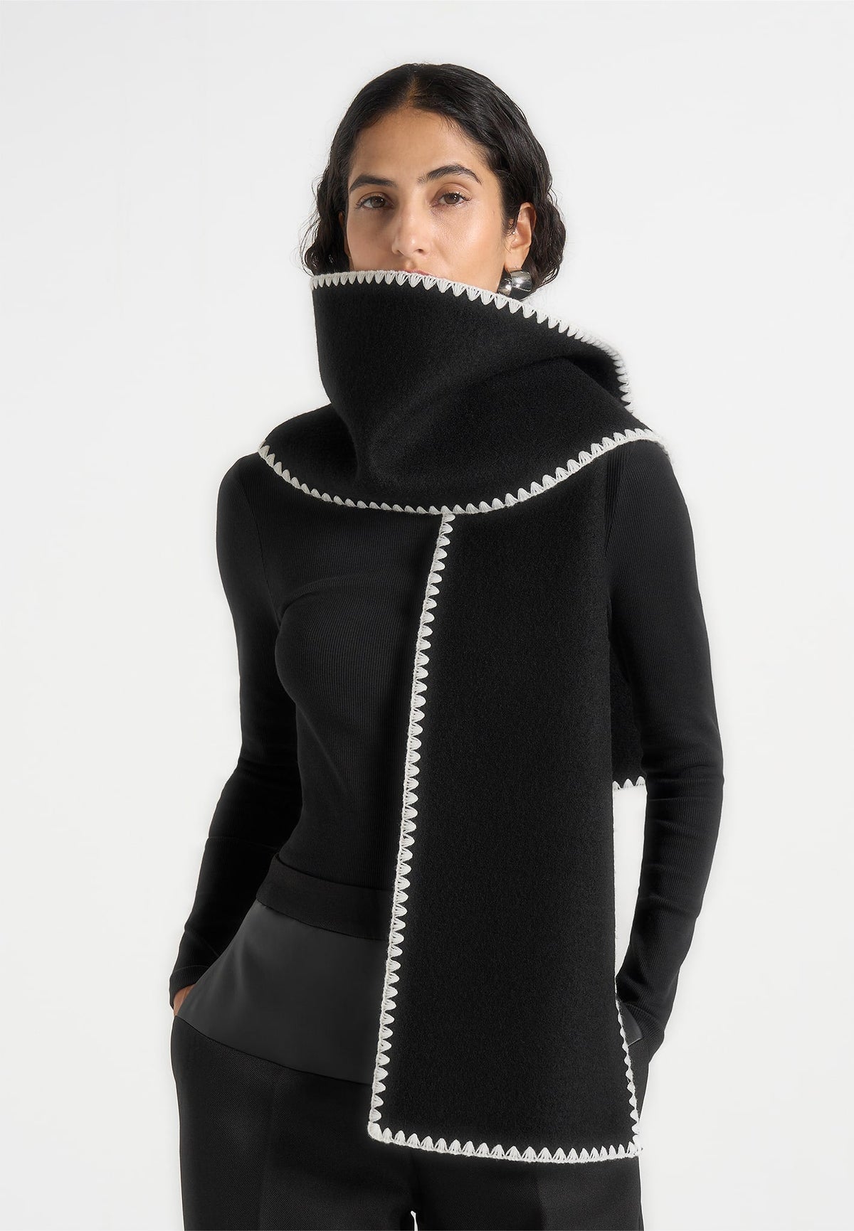 Aube - Blanket Stitch Wool Scarf - Black