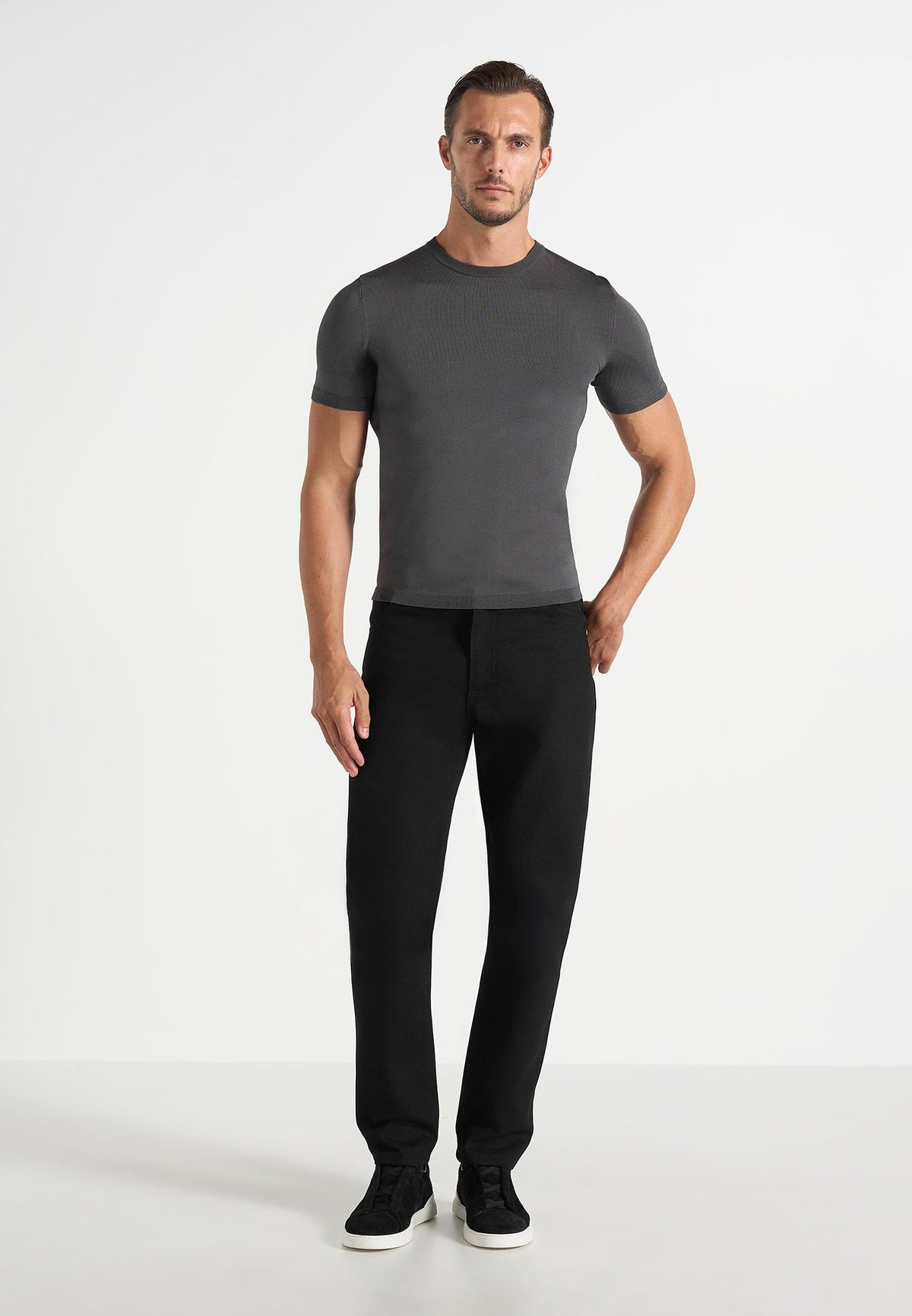 DN001 - Tapered Fit Denim Jeans - Black