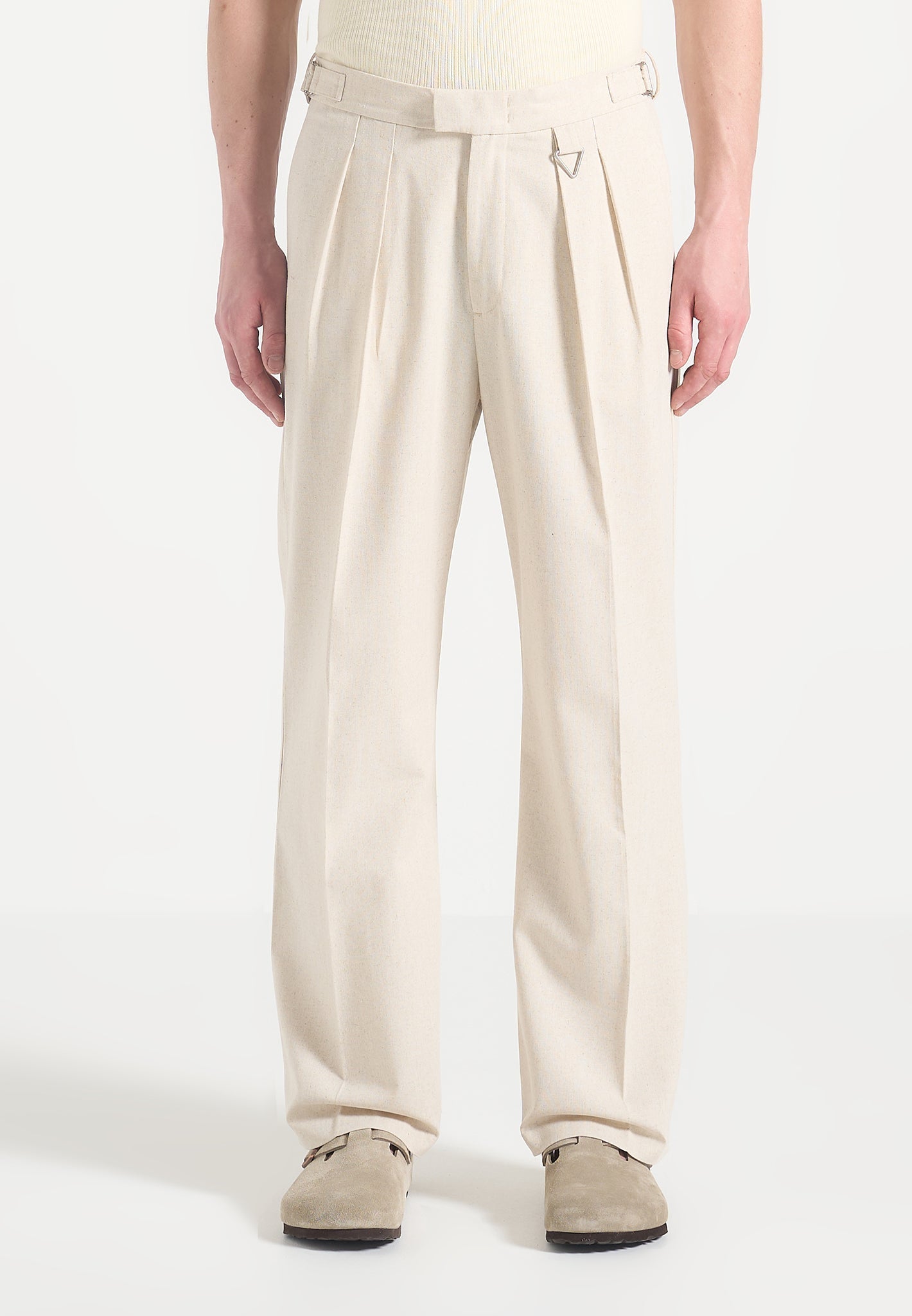 relaxed-fit-linen-trousers-with-twin-pleat-natural