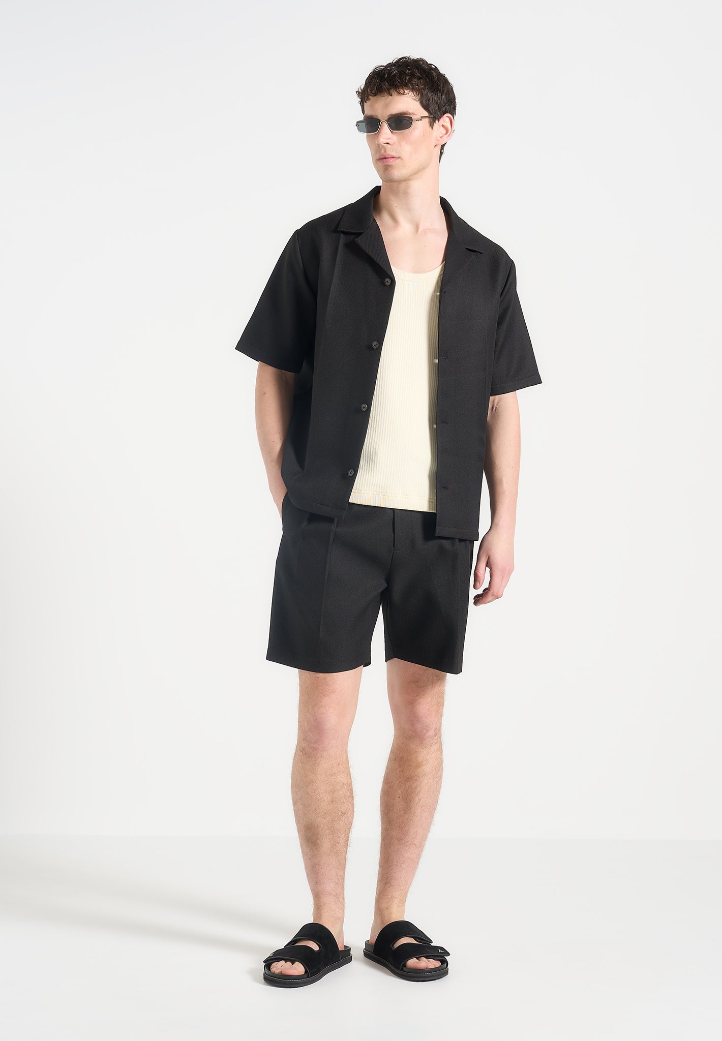twin-pleat-tailored-shorts-black 