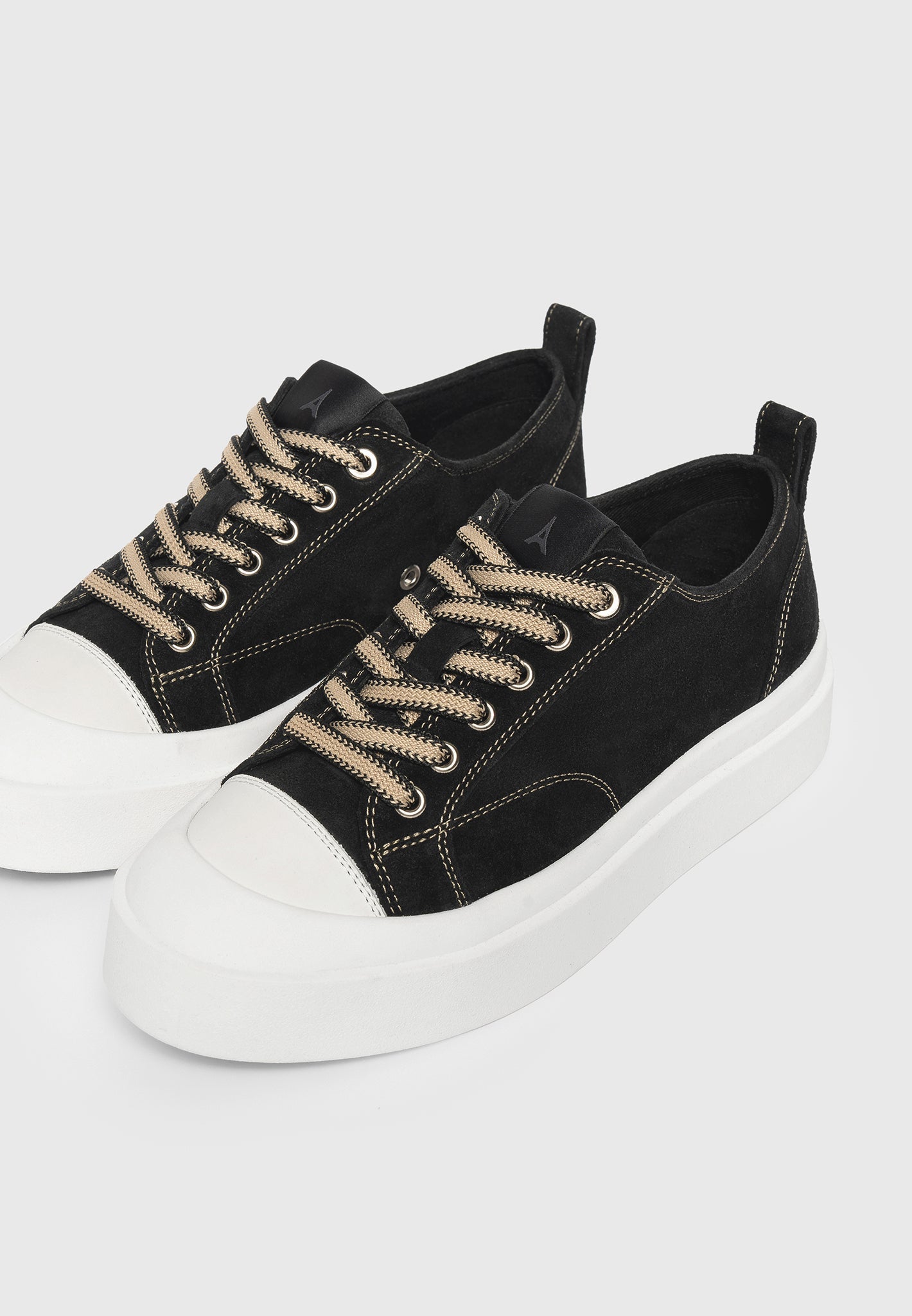 vienna-suede-contrast-stitch-sneaker-black-1