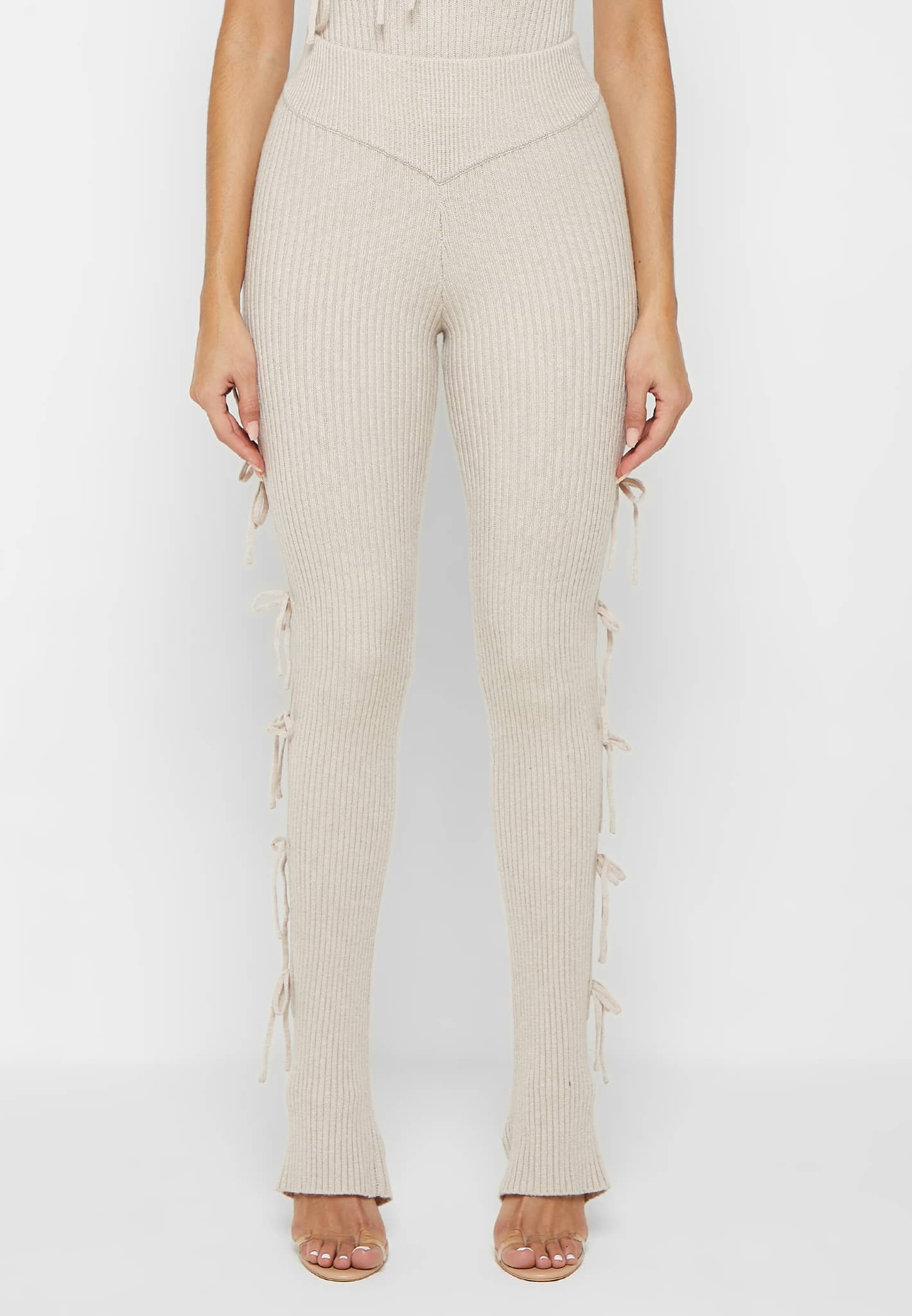 knitted-lace-up-leggings-with-stirrups-beige