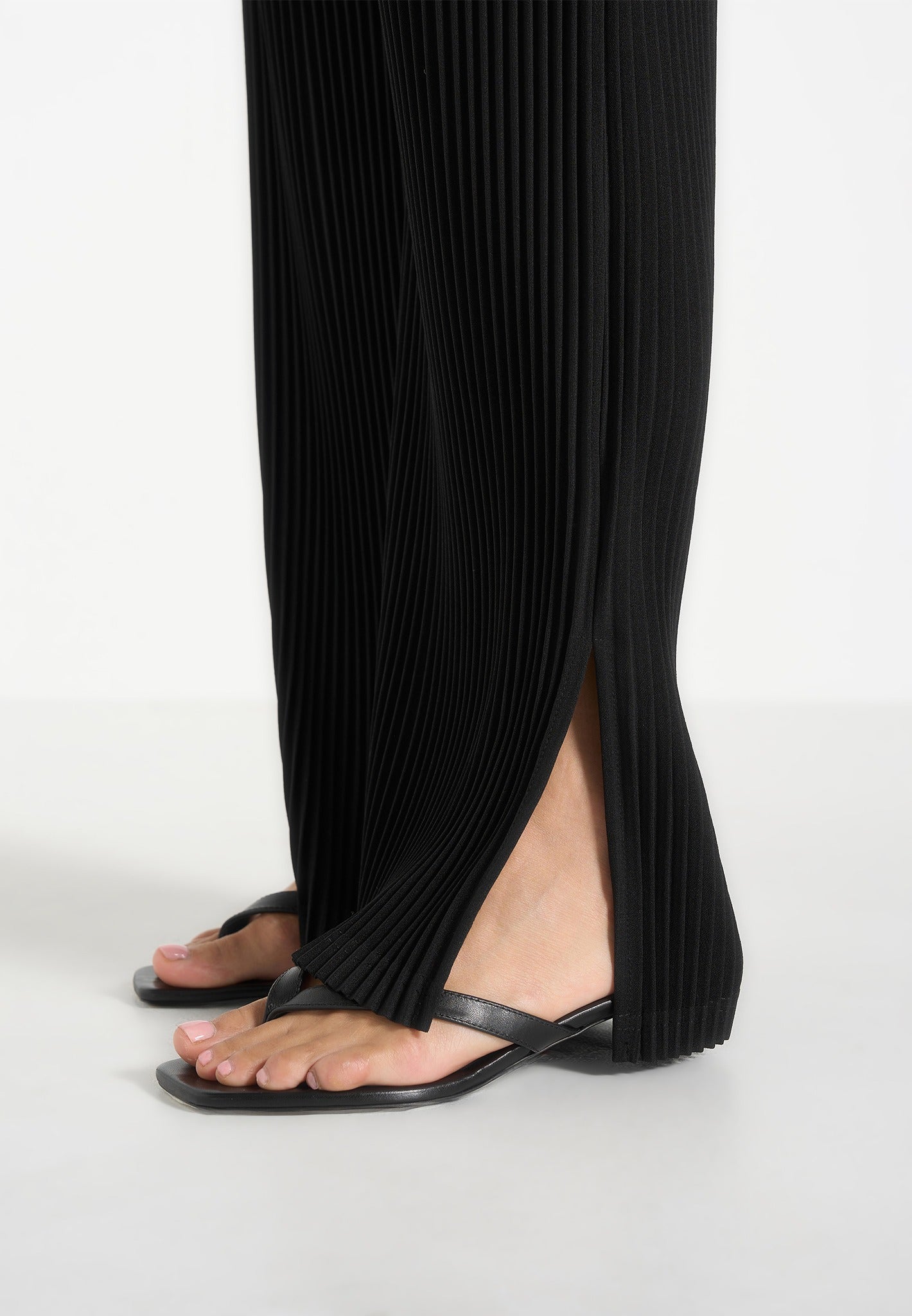 lila-pleated-trouser