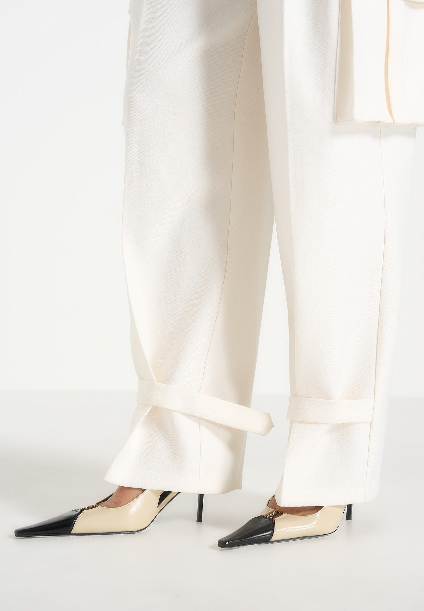 Danielle - Tailored Pleated Cargo Pants - Off White