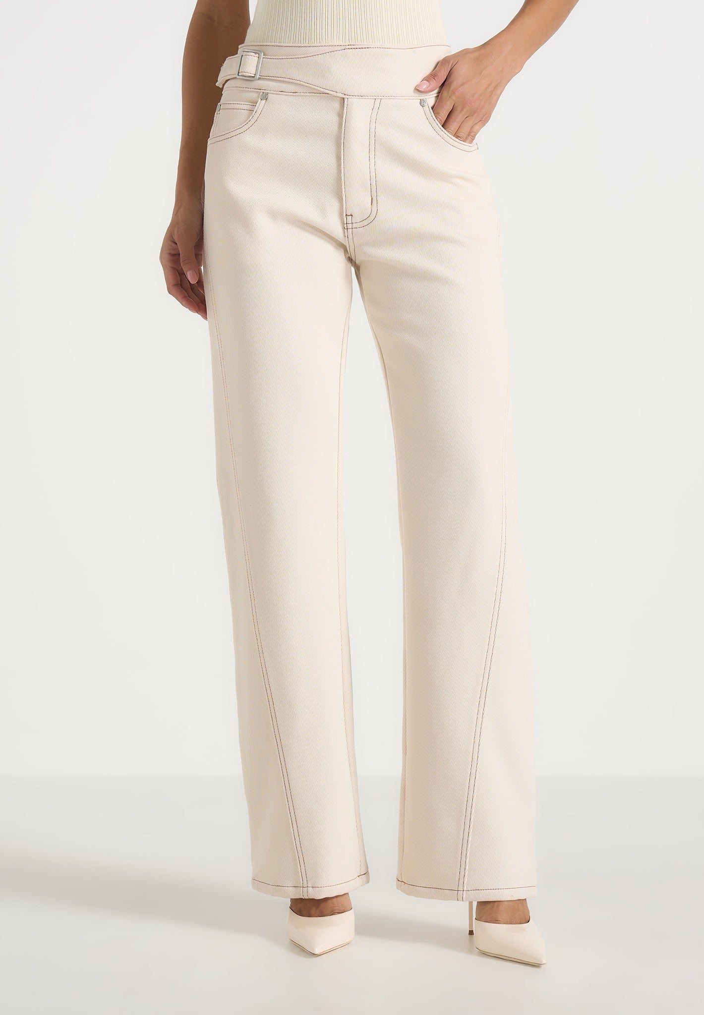 Loane - Twist Leg Boyfriend Jeans With Waist Adjuster - Cream 
