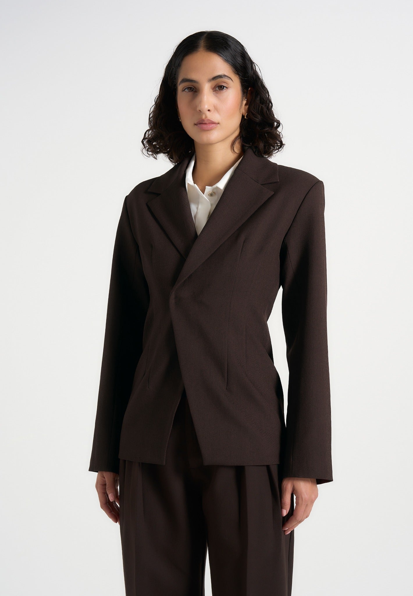 beatrice-tailored-cinched-blazer-dark-brown 