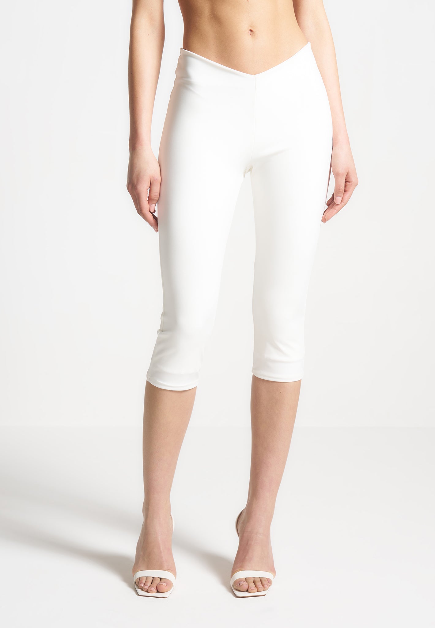 angled-waist-capri-leggings-off-white