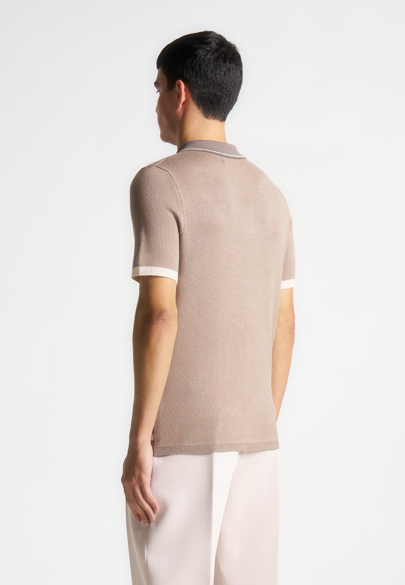 contrast-border-knit-zip-polo-shirt-taupe