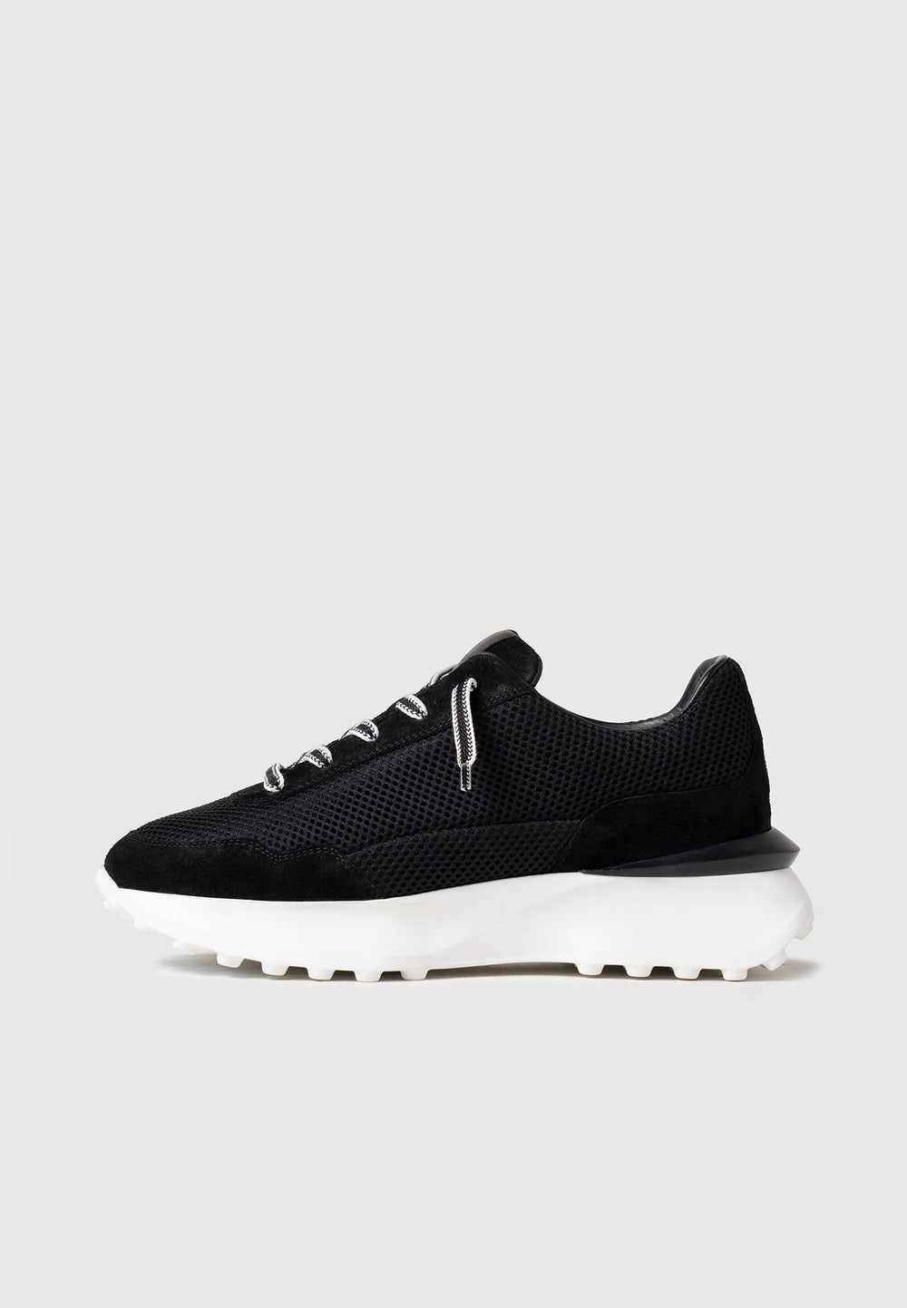 l-artiste-runner-black-white