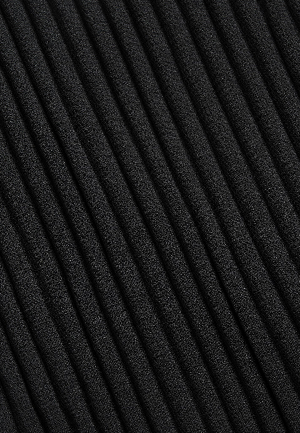 pleated-shorts-black