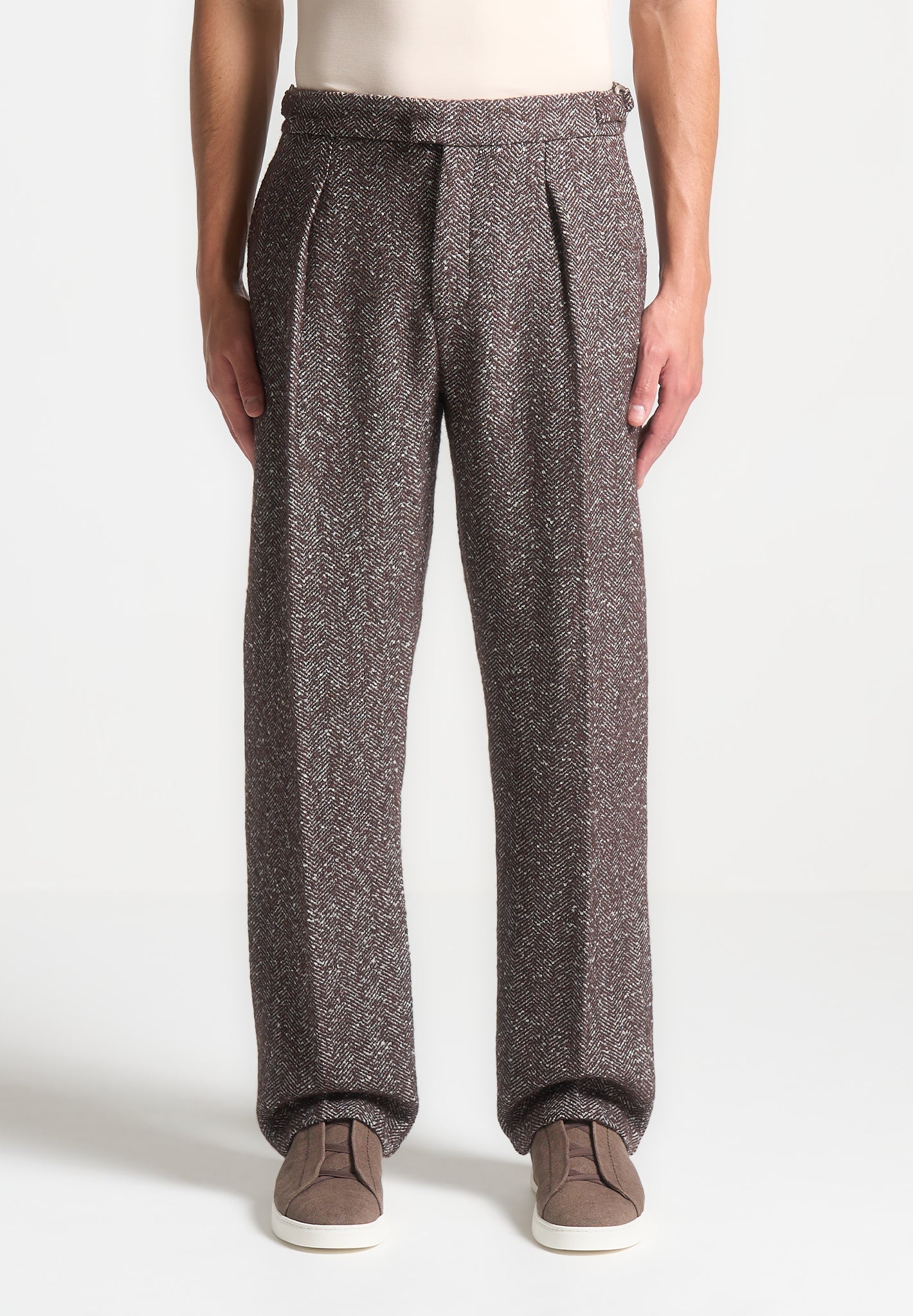 relaxed-fit-wool-blend-herringbone-pleated-tailored-trousers-brown 
