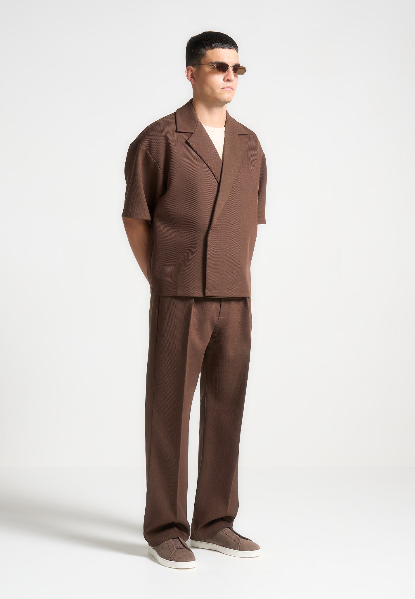 relaxed-fit-twill-pleated-tailored-trousers-brown