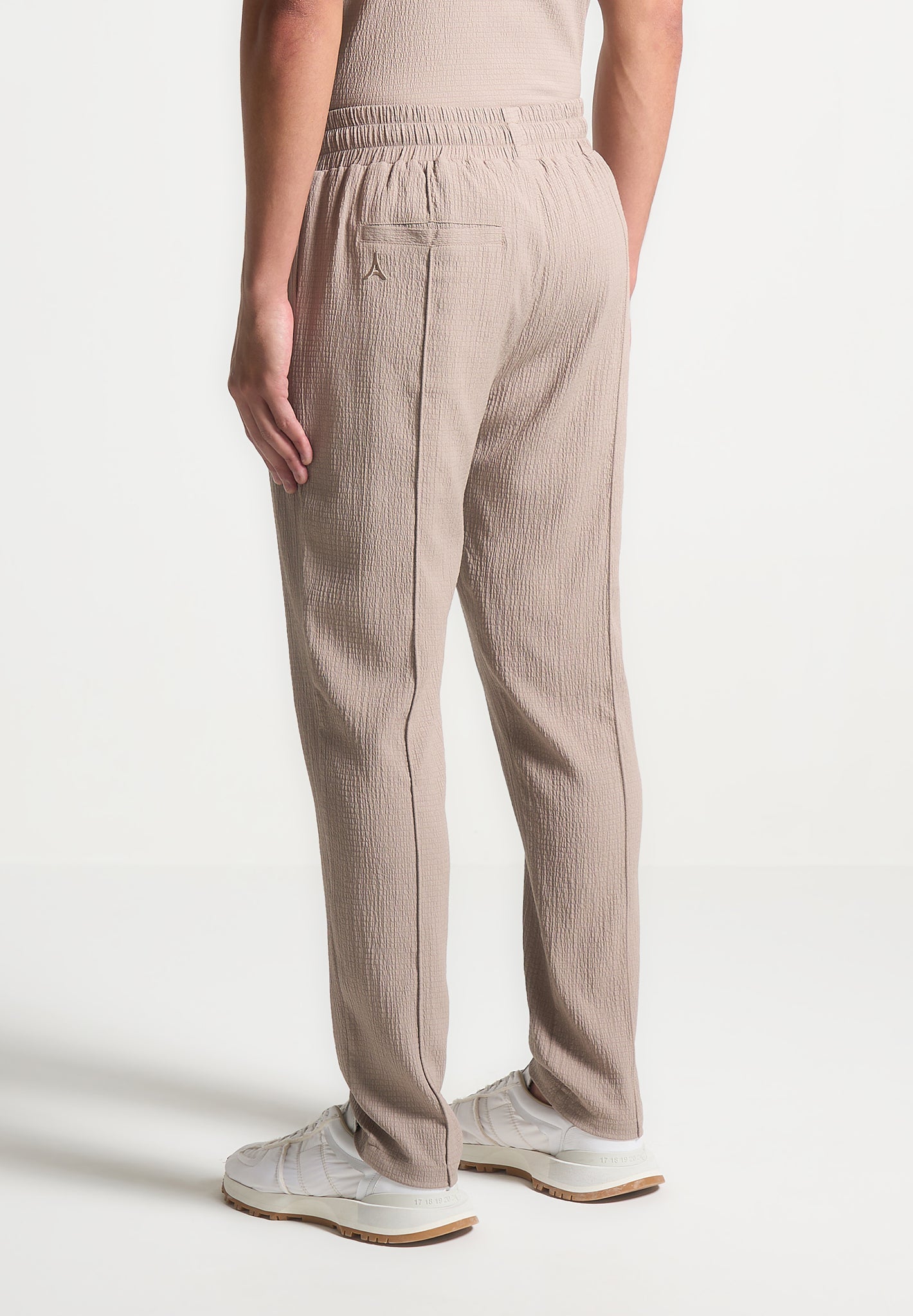 seersucker-tapered-trousers-taupe