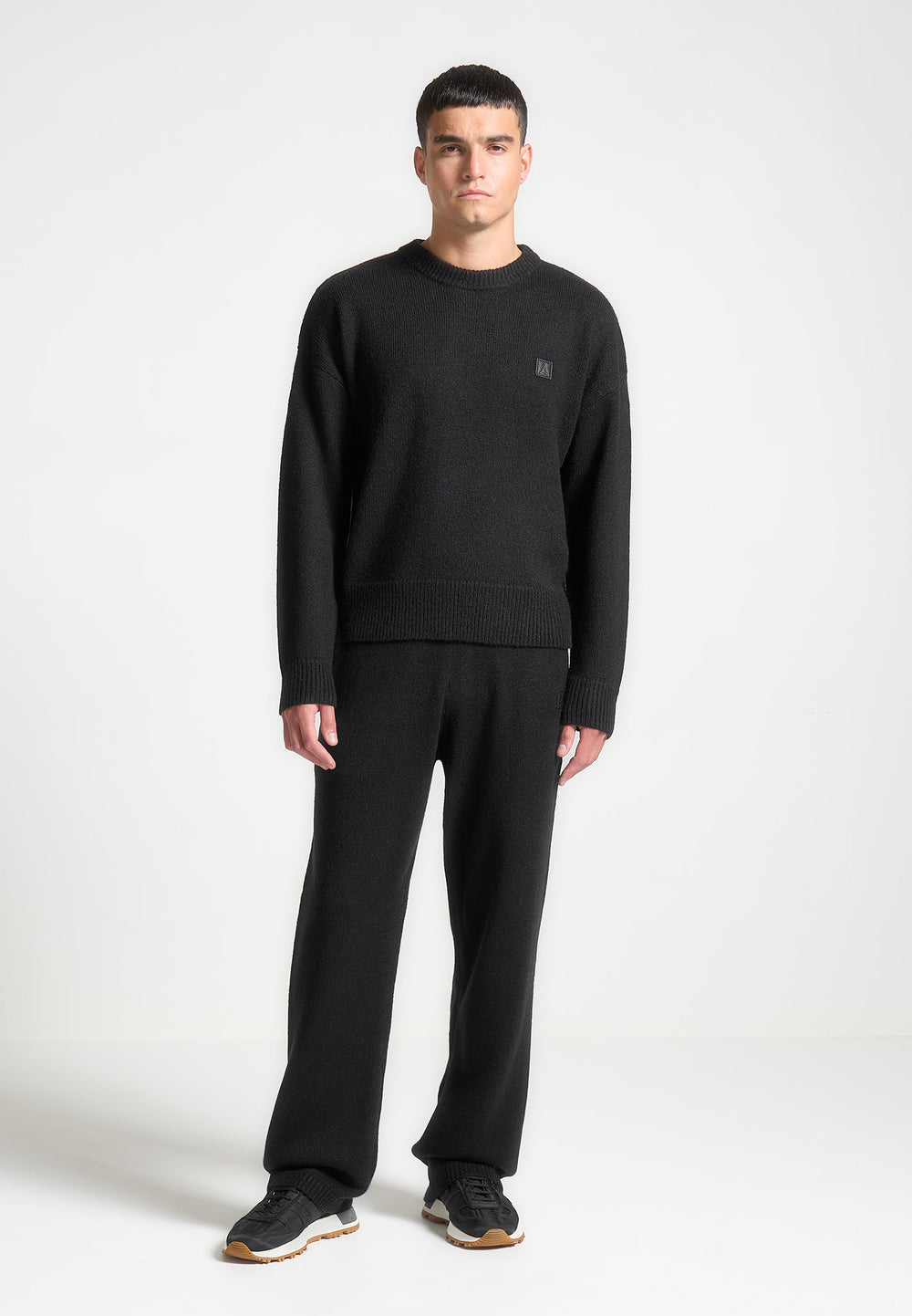 signature-knit-crewneck-jumper-black