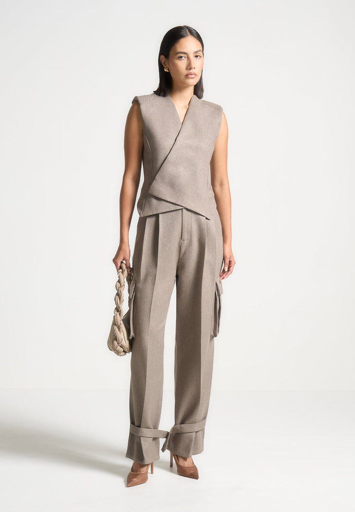 textured-tailored-pleated-cargo-trousers-taupe
